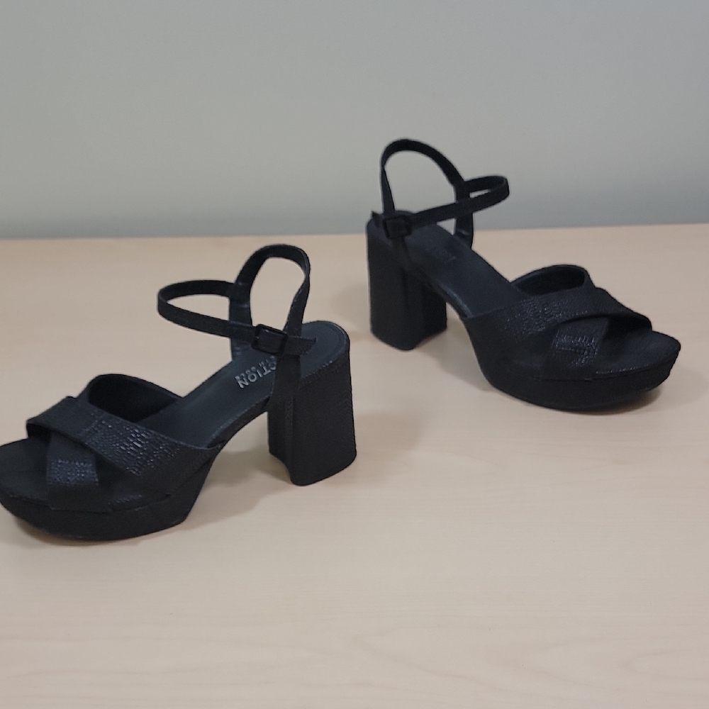 Kenneth Cole Reaction Reeva Platform Heels - Picture 5 of 16